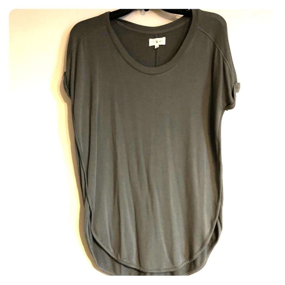 Lou & Grey short sleeve high low top